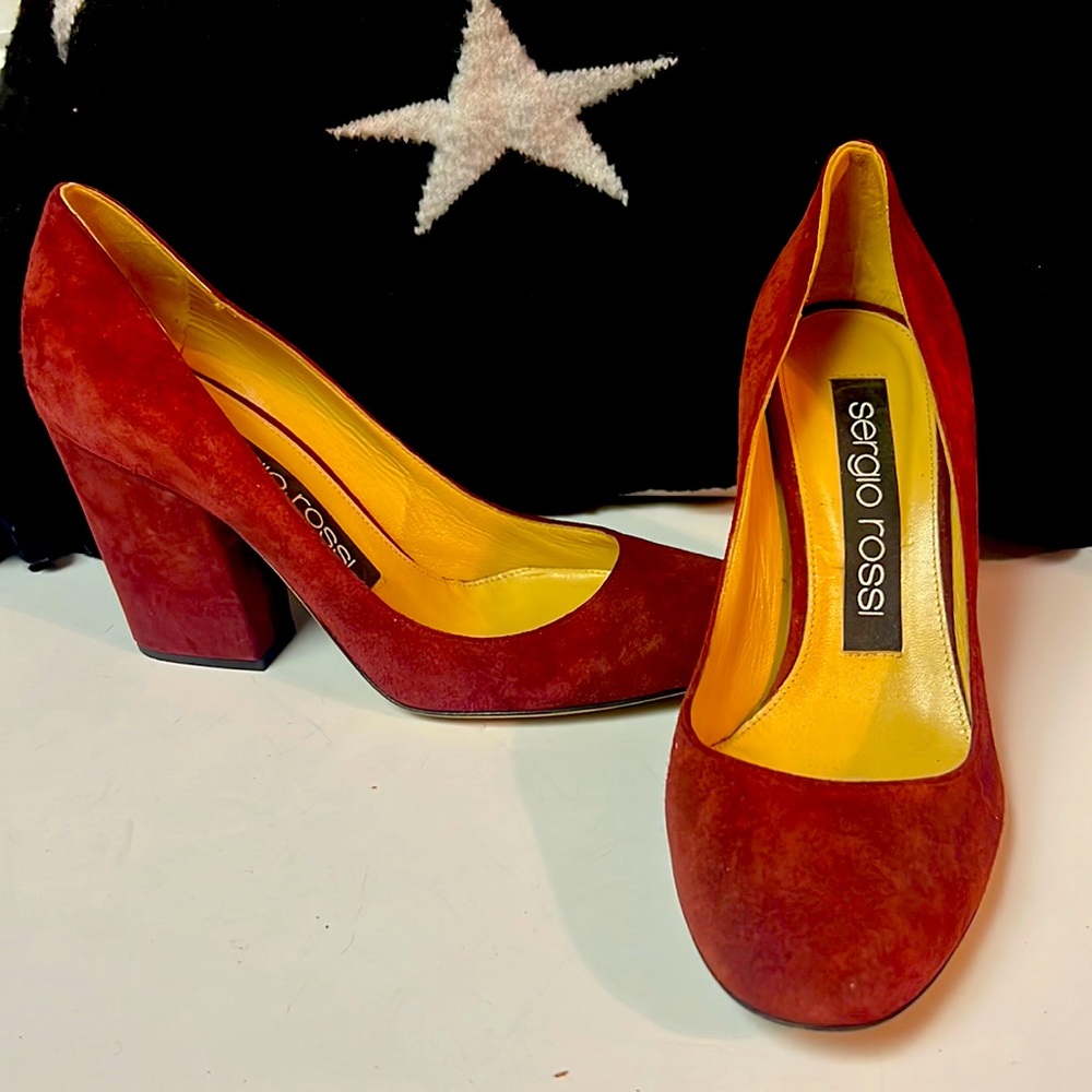 Sergio Rossi Burgundy Suede Rounded Toe Pump Heels Size US 6.5 Made in Italy